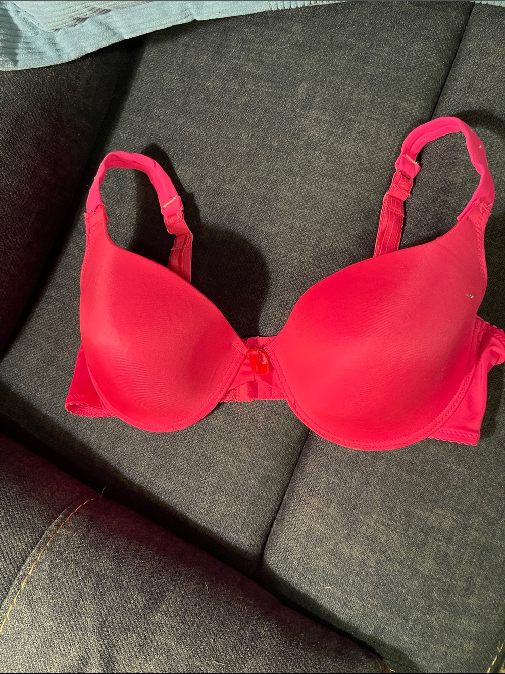 Victoria Secret Smooth Softly Padded T-Shirt Bra in Bright Pink.